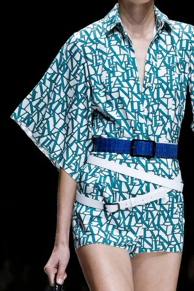 Look 60